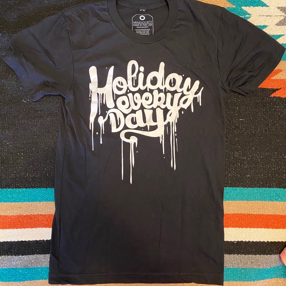 Weekend Society Holiday Everyday Graphic Tee NWT